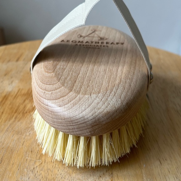 Aromatherapy Associates Revive Body Brush - Picture 2 of 8